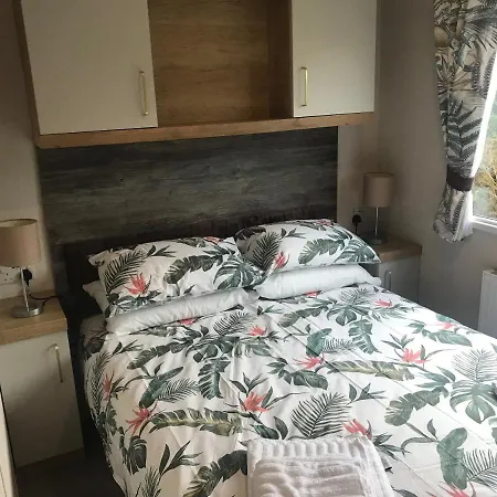 Tatil parkı Flamingo Land Private Caravan - No 8 Cedarwood *